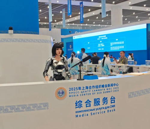 中国人形机器人亮相上合组织峰会