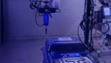 Recirculate 测试 AI 驱动电车电池拆卸机器人系统