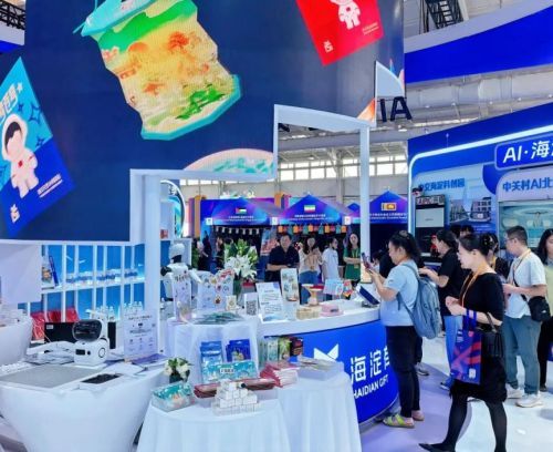 服贸会现场，机器人“店员”有点忙！