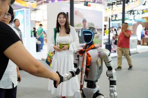 人形机器人助力中国应对人口老龄化挑战