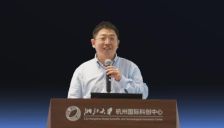 获数千万元融资加持,「镜识科技」以“全球首款双形态家庭机器人BAOBAO”,颠覆四足机器人市场!