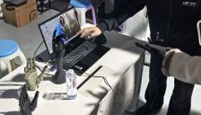 人形机器人大比拼：从搬砖到插花全能展示 参赛企业各展绝技 