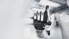 一次“奔跑式”的迭代：当一只灵巧手，开始拥有“消费电子”的速度 