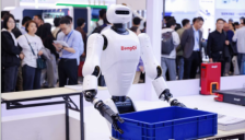 磅旗智能机器人群落地方法论：2000+全球项目实战验证 