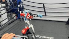 CES中国科技盛宴：机器人表演 熊猫斩获大奖 