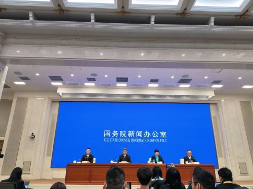 2025年工信领域贡献超四成经济增长，AI融入七成领航工厂，数字产业利润达3.1万亿