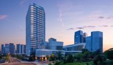 成都金融城英迪格酒店联合仰望汽车 