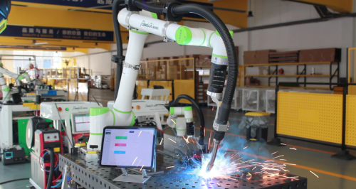 长广溪智造亮相2025中国机器人行业年度评选