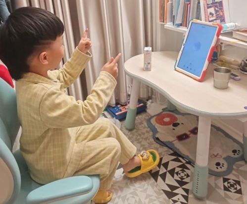 AI教育隐患：三岁孩童喊“杀人树”，四岁幼儿沉迷两小时