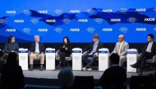 月之暗面达沃斯热议：中国AI算法创新实现性能反超 