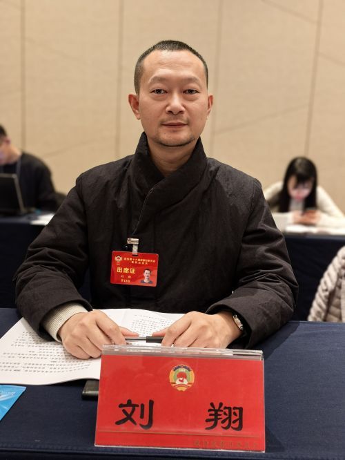 成都政协委员刘翔：AI赋能社区治理，破解应用难题