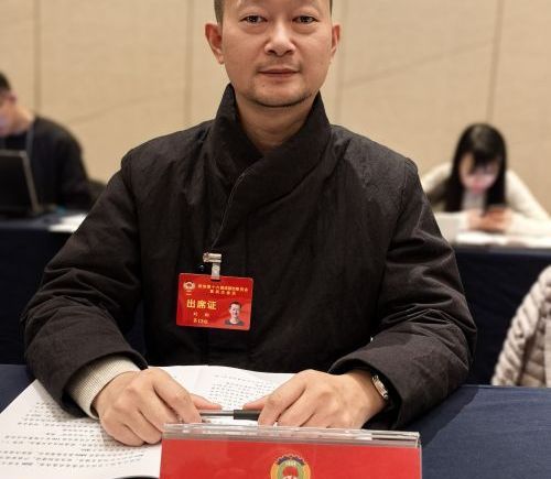 成都政协委员刘翔：AI赋能社区治理，破解应用难题