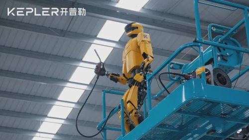 开普勒K2大黄蜂对决北美人形军团：实验室优雅还是工厂轰鸣？