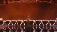 春节机器人忙不停 