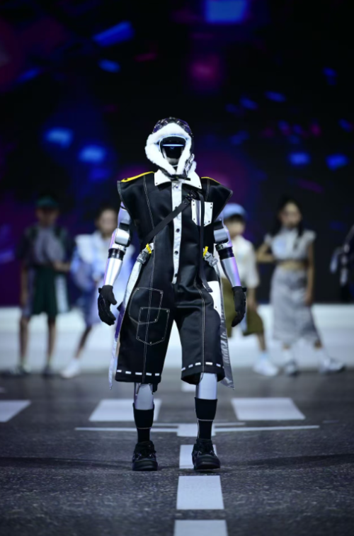 人形机器人租赁价格战：从万元日租到千元厮杀