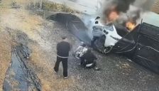 新能源车起火致1死 事故车门难开启 车企紧急回应 汽车门把手国标明年实施