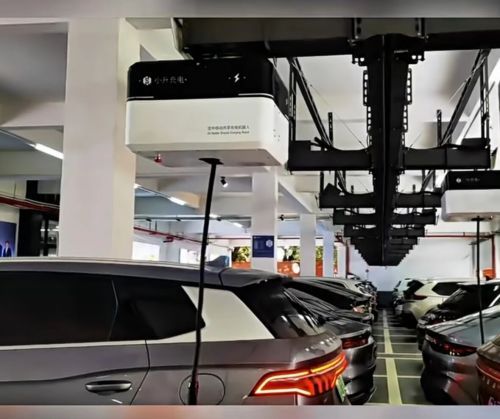 充电机器人引领行业三大技术路线竞争