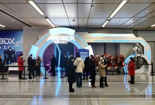 这家机器人企业走红网络，春节与机器人共度别样时光