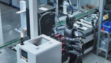 美的八年布局跻身全球机器人行业前三 