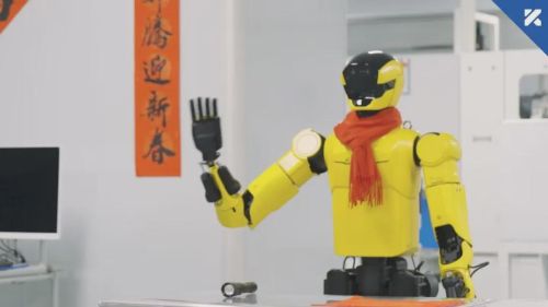 春节不停工的人形机器人助力中国工厂运转