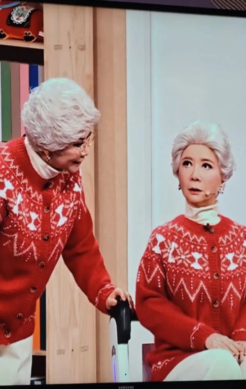 蔡明再演机器人 4大厂商激烈比拼科技秀