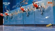 从舞王到武王 机器人集群控制技术首亮相 宇树科技王兴兴预计今年出货量达1-2万台 