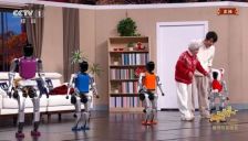 人形机器人首秀春晚，Seedance2.0引爆科技热潮，豆包千问元宝红包大战引热议 