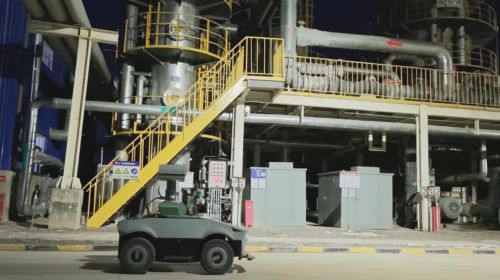 新疆油田机器人上岗 工人安心过团圆年