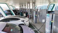 春节假期高速公路电动汽车充电量创新高 