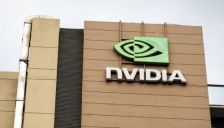 英伟达季度营收破纪录 黄仁勋称AI迎拐点