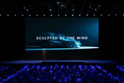 小米汽车发布首款Vision Gran Turismo概念车，2026年交付目标达55万辆