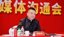 刘永好：国产机器人硬件领先世界 呼吁支持数据采集中心建设 