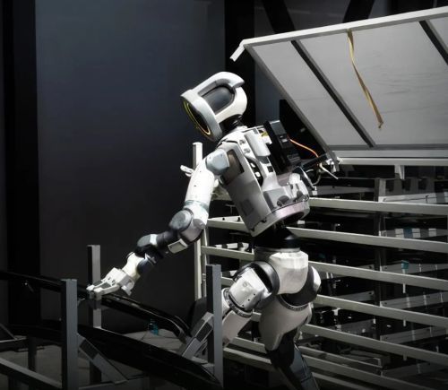 2028年将成人形机器人发展关键节点