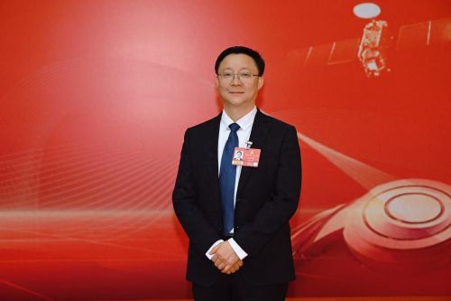 全国人大代表刘庆峰：加大全栈自主可控AI研发应用，前瞻布局下一代人工智能