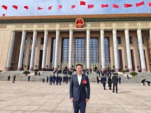 何小鹏称汽车厂商未必能造人形机器人