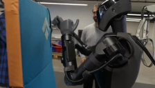 乌克兰成机器人战场试验场 前线部署仍存挑战 