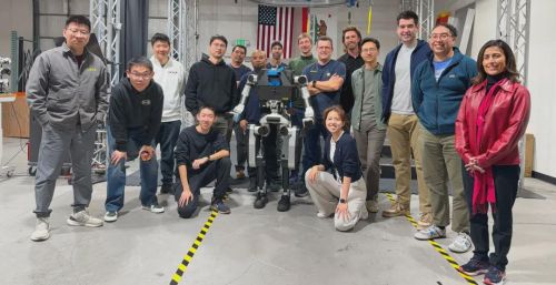 硅谷华裔创业家人形机器人公司18个月落地 获苹果SpaceXNASA订单