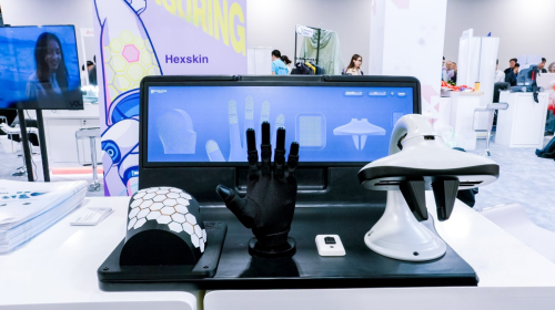 猿声科技亮相2025中国机器人行业年度评选维科杯