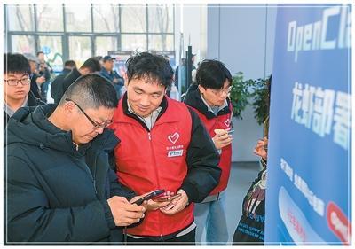 国产AI应用从能说到能干