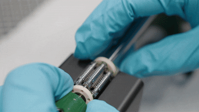 特斯拉机器人新视频曝光 展示减速齿轮箱与灵巧手设计