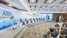 机器人亮相博鳌 人类仍握主导权