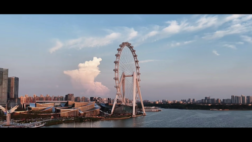 优理奇机器人亮相苏州之眼 128米高空演绎智能未来