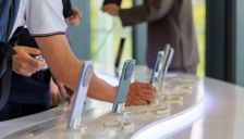 从工具到智能体：手机涨价背后的产业拐点 