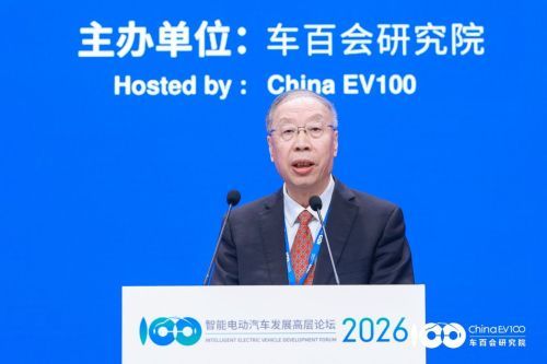 李斌直言“新车难火一年”，欧阳明高定调体系战，新能源汽车下半场竞争逻辑生变