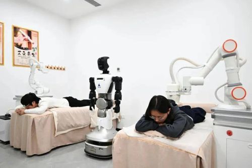 9.9元体验、拿下1500台订单 艾灸机器人背后的生意经